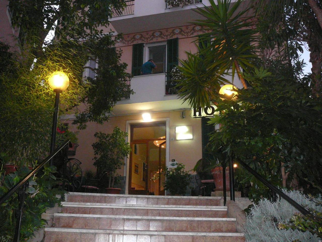 Hotel Villa Bianca Laigueglia Eksteriør billede